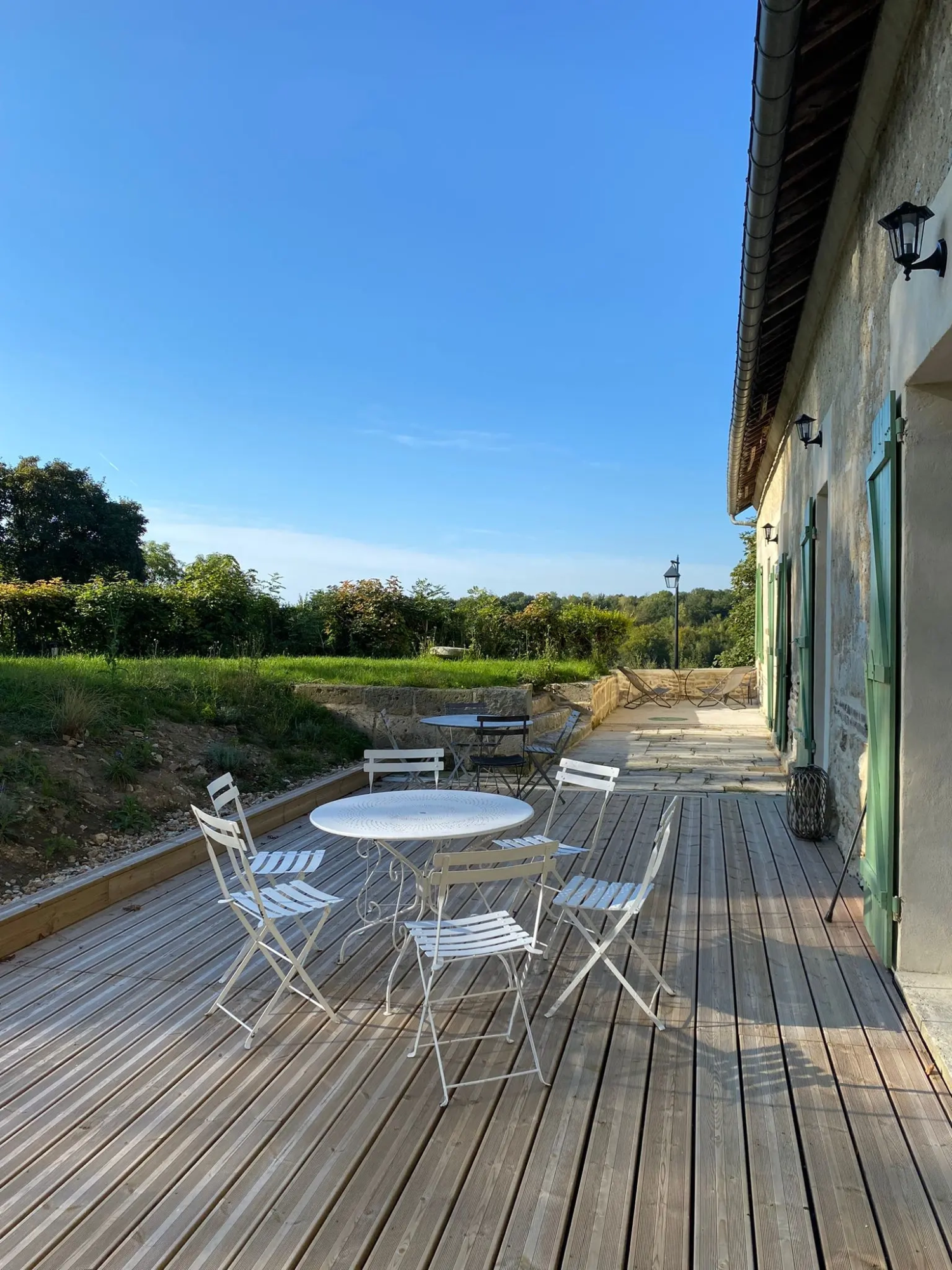 Terrasse et jardin du gîte