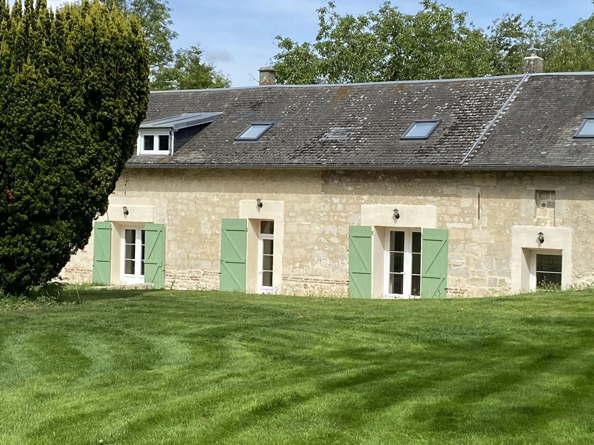 Façade du gîte Le Clos de l&rsquo;église à Cutry
