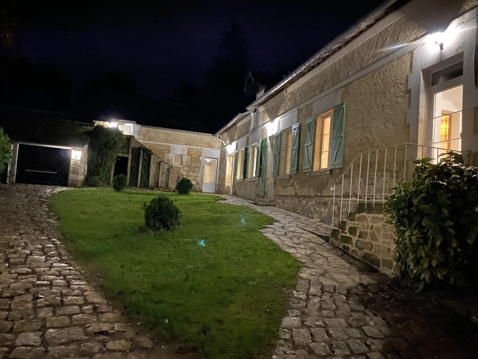Le gîte éclairé, de nuit